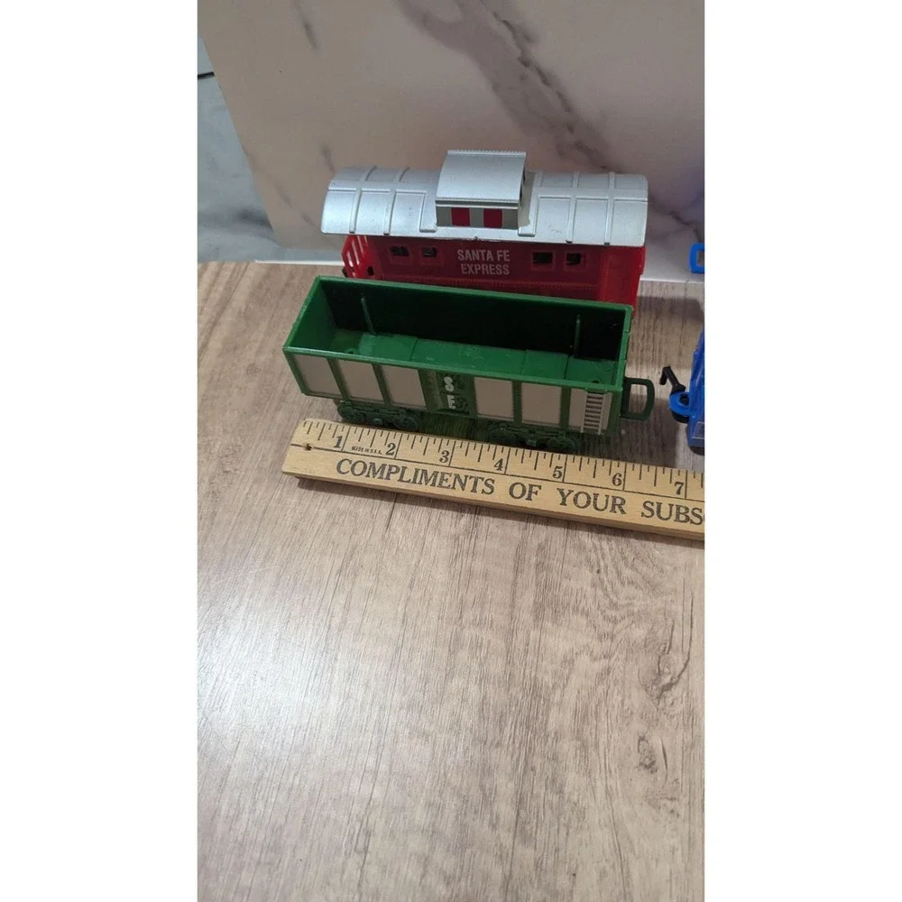 Vintage Style Plastic Toy Train Cars Santa Fe Express Western Railway Co 4pc Set